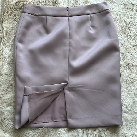 Armani Collezioni lilac, pencil satin skirt in Size US: 10 - Picture 6 of 7